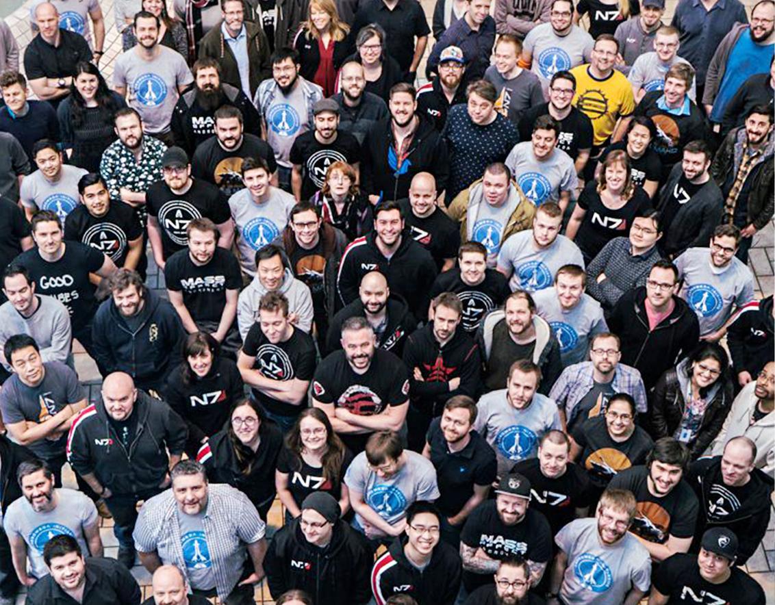 Une partie de l'équipe de BioWare Edmonton réunie pour une photo de groupe